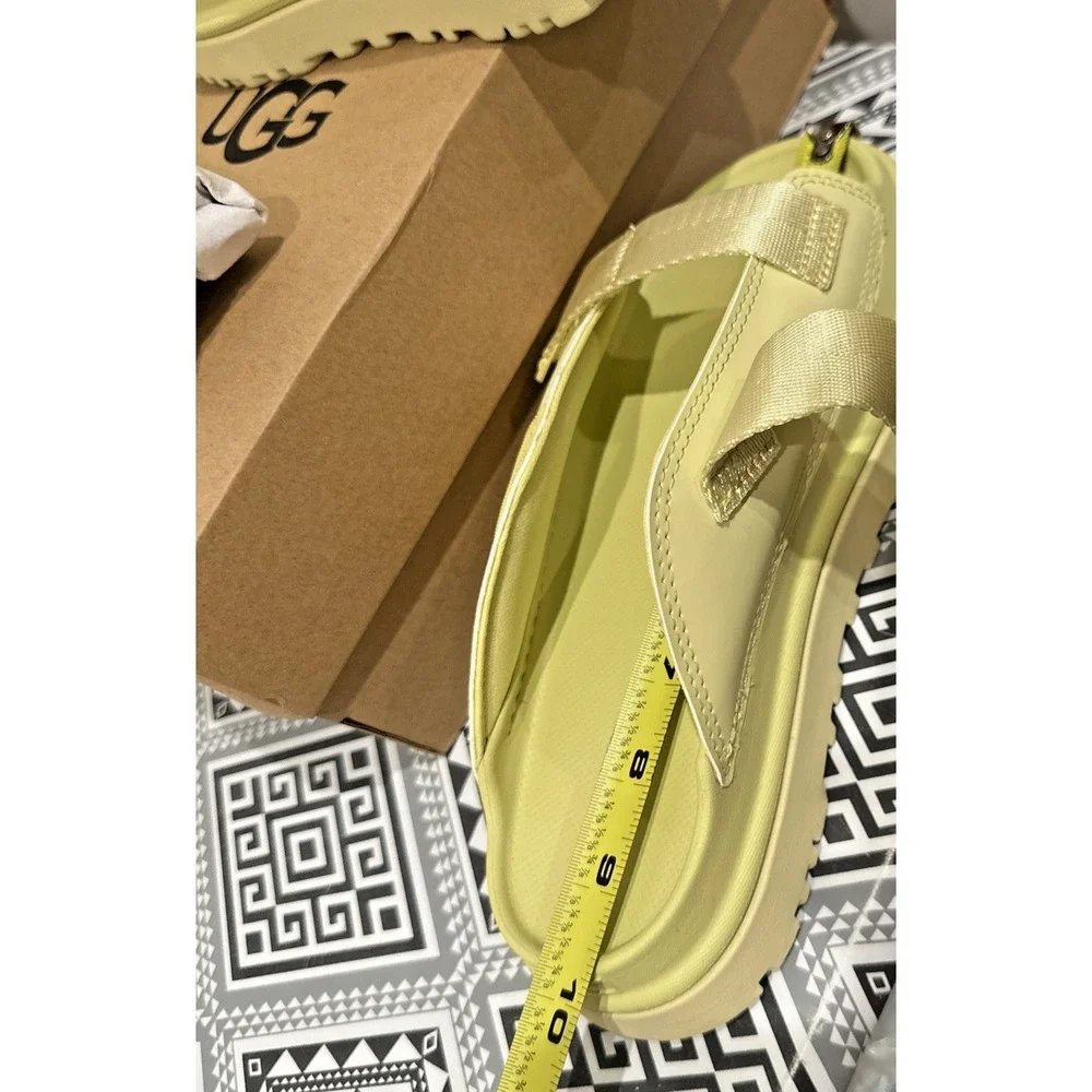 UGG Big Kids Size 5/ EU 37 Golden Glow Platform Sandals Golden Apple